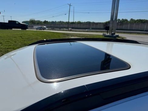 Used 2025 Chevrolet Trax RS w/ Sunroof Package image 5