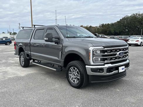 Used 2025 Ford F350 Lariat image 2
