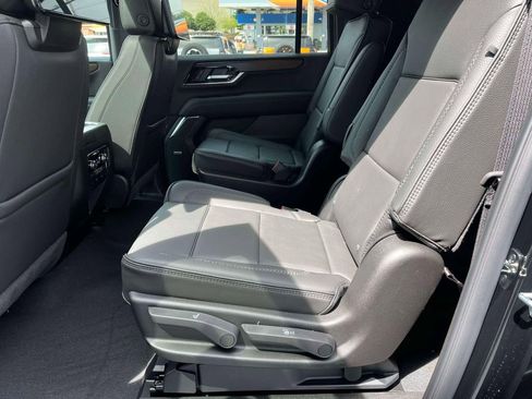 New 2026 GMC Yukon XL Denali w/ Denali Reserve Package AWD/4WD image 16