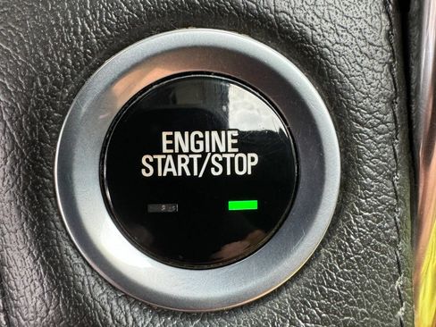 Used 2018 Cadillac Escalade Platinum AWD/4WD image 33