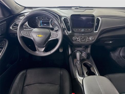 Used 2017 Chevrolet Malibu LT w/ Leather Package image 2