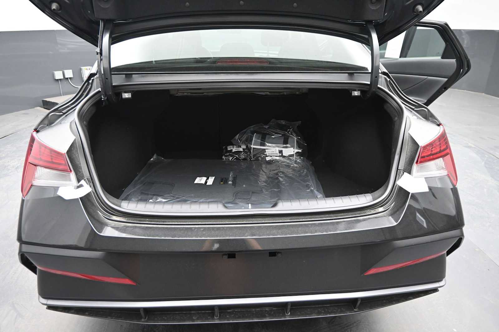 New 2026 Hyundai Elantra SEL Sport Premium FWD image 14