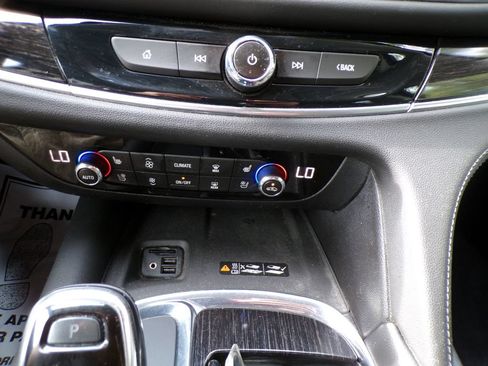 Used 2020 Buick Enclave Avenir w/ Avenir Technology Package AWD/4WD image 28