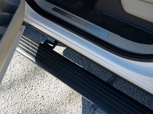 Used 2019 Lincoln Navigator Select image 11