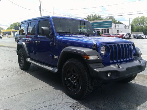 Used 2018 Jeep Wrangler Unlimited Sport AWD/4WD image 12