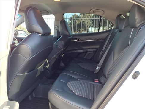 Used 2020 Toyota Camry SE image 16