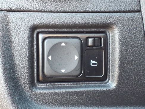 Used 2017 Nissan Versa SV w/ SV Special Edition Package image 13