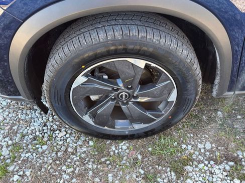 Used 2025 Nissan Rogue SV image 32