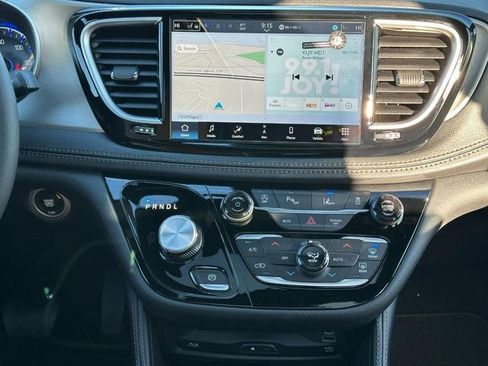 New 2026 Chrysler Pacifica Pinnacle image 11