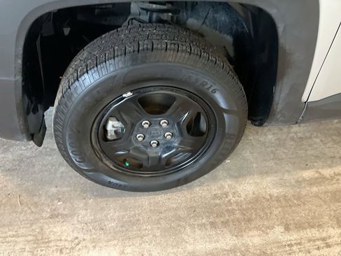 Used 2019 Jeep Renegade Sport image 10