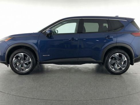 Used 2025 Nissan Rogue SV image 5