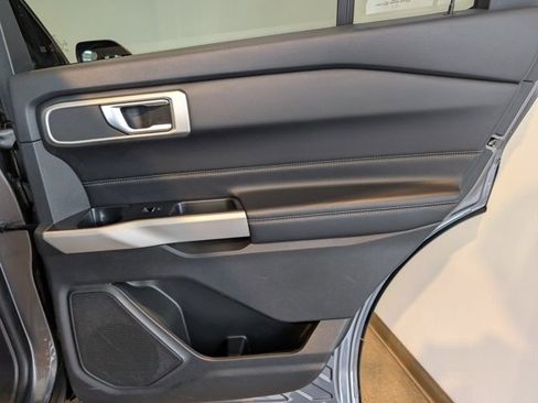 Used 2022 Ford Explorer XLT w/ Equipment Group 202A image 20