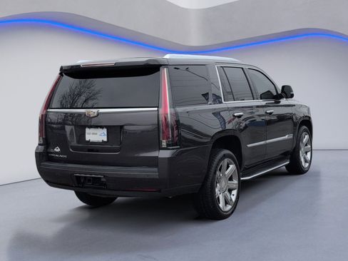 Used 2018 Cadillac Escalade Luxury image 5