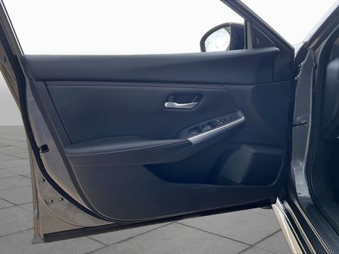 Used 2025 Nissan Sentra SR FWD image 19