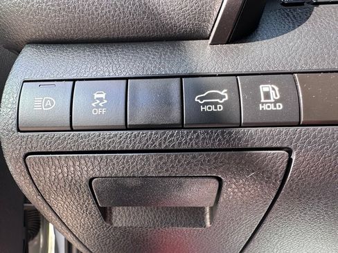 Used 2024 Toyota Camry SE FWD image 13