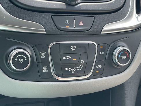 Used 2022 Chevrolet Equinox LS FWD image 19