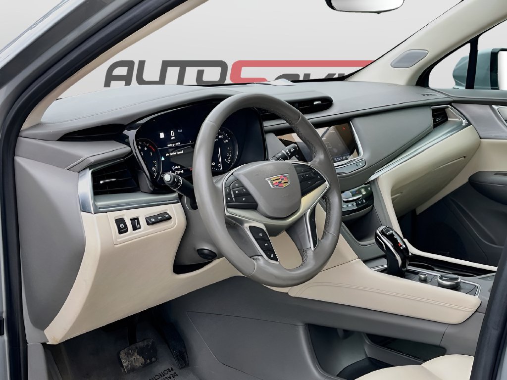 Used 2023 Cadillac XT5 Premium Luxury w/ Technology Package FWD image 9