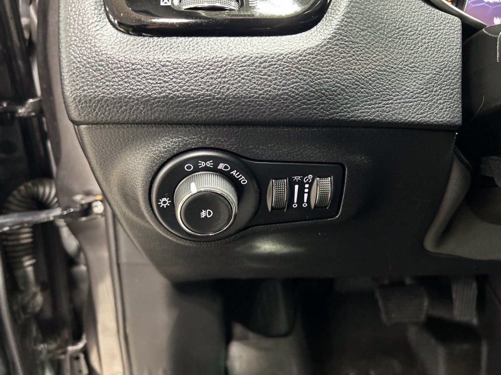 Used 2019 Jeep Compass Limited AWD/4WD image 13