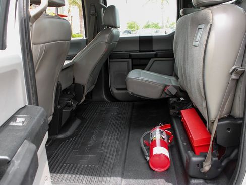 Used 2017 Ford F550 2WD Crew Cab Super Duty image 31