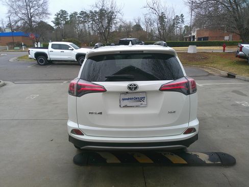 Used 2018 Toyota RAV4 XLE image 11