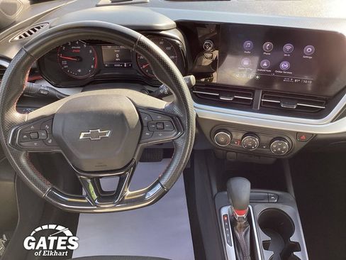 Used 2024 Chevrolet Trax RS w/ Sunroof Package FWD image 18