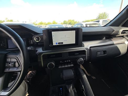 Used 2025 Toyota 4Runner SR5 AWD/4WD image 14