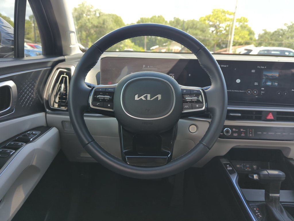 Used 2025 Kia Sorento S w/ Panoramic Sunroof Package FWD image 17