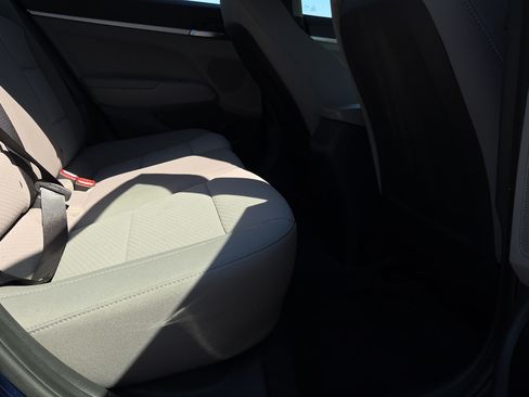 Used 2019 Hyundai Elantra SE FWD image 17