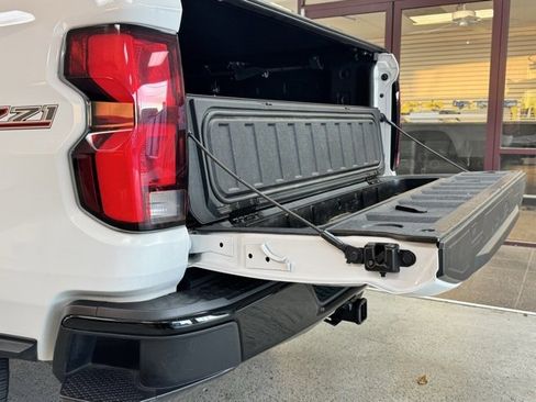 Used 2023 Chevrolet Colorado Z71 w/ Z71 Convenience Package 2 image 9