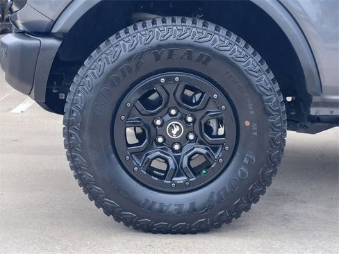 Used 2023 Ford Bronco Wildtrak image 22