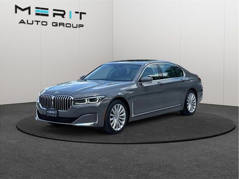 Used 2022 BMW 740i xDrive w/ Premium Package AWD/4WD image 4