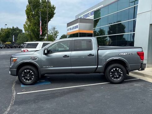 Used 2017 Nissan Titan PRO-4X AWD/4WD image 8