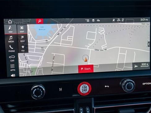 Certified 2025 Porsche Macan image 18