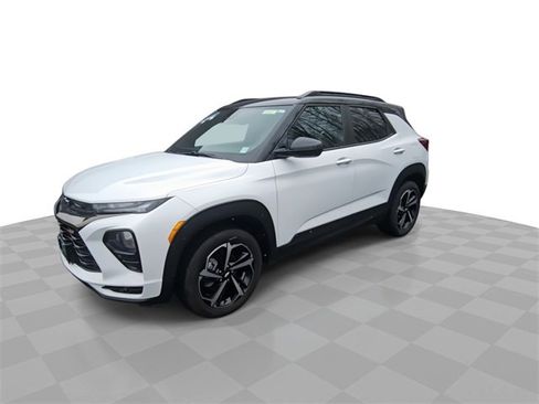 Used 2021 Chevrolet TrailBlazer RS w/ Sun and Liftgate Package image 4