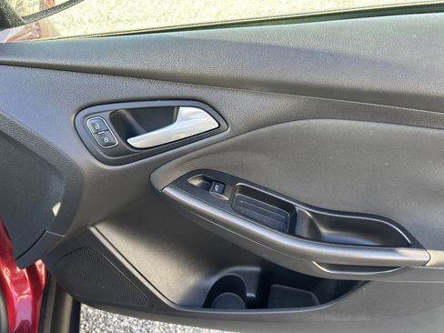 Used 2015 Ford Focus SE w/ Equipment Group 201A FWD image 35