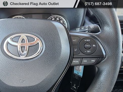 Used 2021 Toyota RAV4 LE image 27