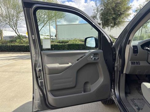 Used 2018 Nissan Frontier SV image 20