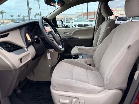 Used 2015 Toyota Sienna LE image 15