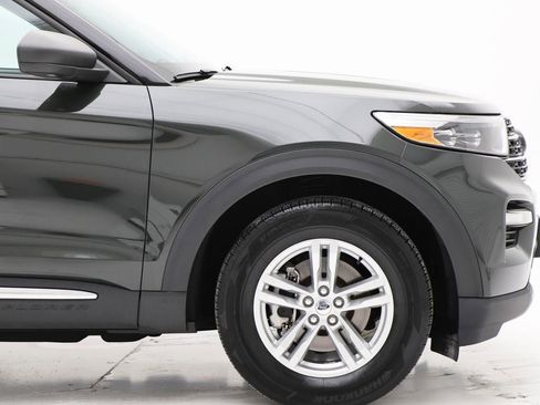 Used 2022 Ford Explorer XLT w/ Equipment Group 202A image 3
