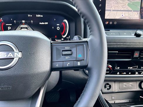 Used 2025 Nissan Rogue Platinum AWD/4WD image 13