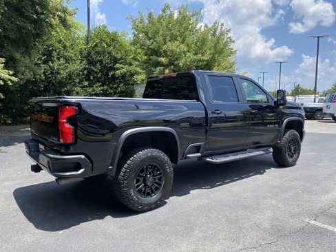 Used 2024 Chevrolet Silverado 2500 ZR2 w/ Technology Package AWD/4WD image 9