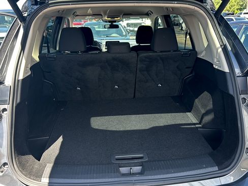 Used 2025 Nissan Rogue SV AWD/4WD image 18