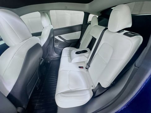 Used 2022 Tesla Model Y Long Range image 24