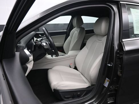 Used 2025 Genesis G70 2.5T AWD/4WD image 23