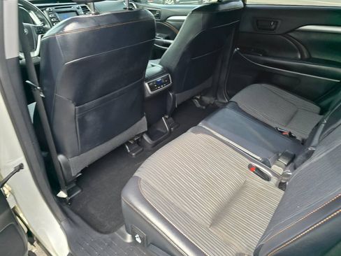 Used 2014 Toyota Highlander Plus FWD image 22