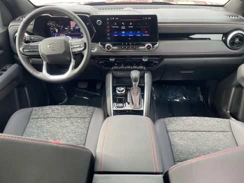 Used 2024 Chevrolet Colorado Z71 image 14