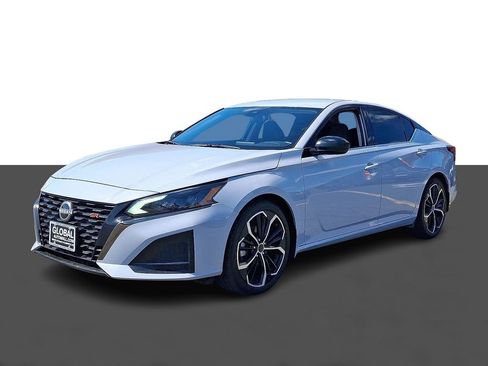 Used 2025 Nissan Altima 2.5 SR FWD image 3