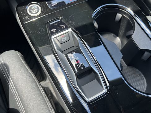 Used 2025 Audi Q6 e-tron Premium Plus w/ Premium Plus AWD/4WD image 28