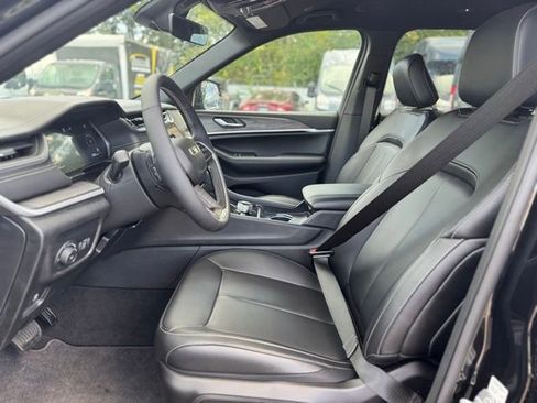 New 2025 Jeep Grand Cherokee L Limited w/ Black Appearance Package image 20