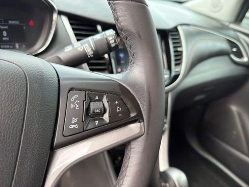 Used 2022 Chevrolet Trax LT w/ Premium Seat Package AWD/4WD image 20